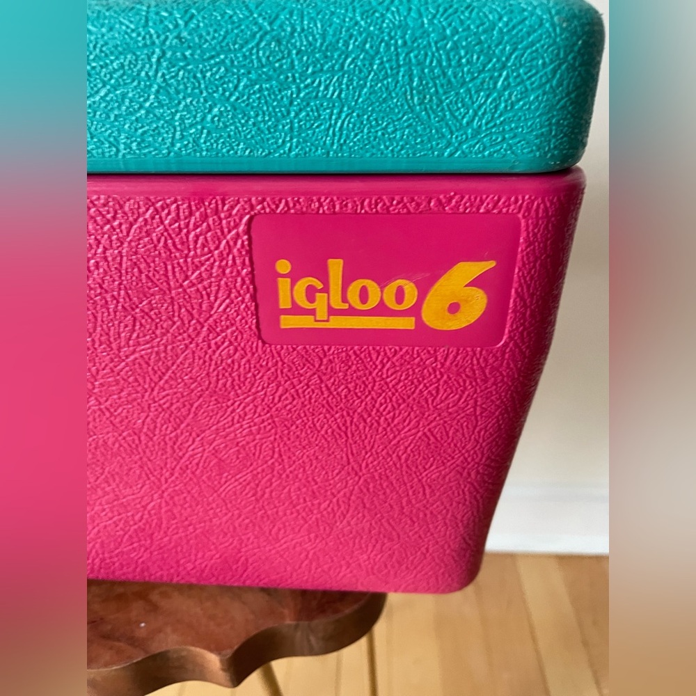 Igloo Teal and Pink Cooler with Yellow Handle - Picture 2 of 9